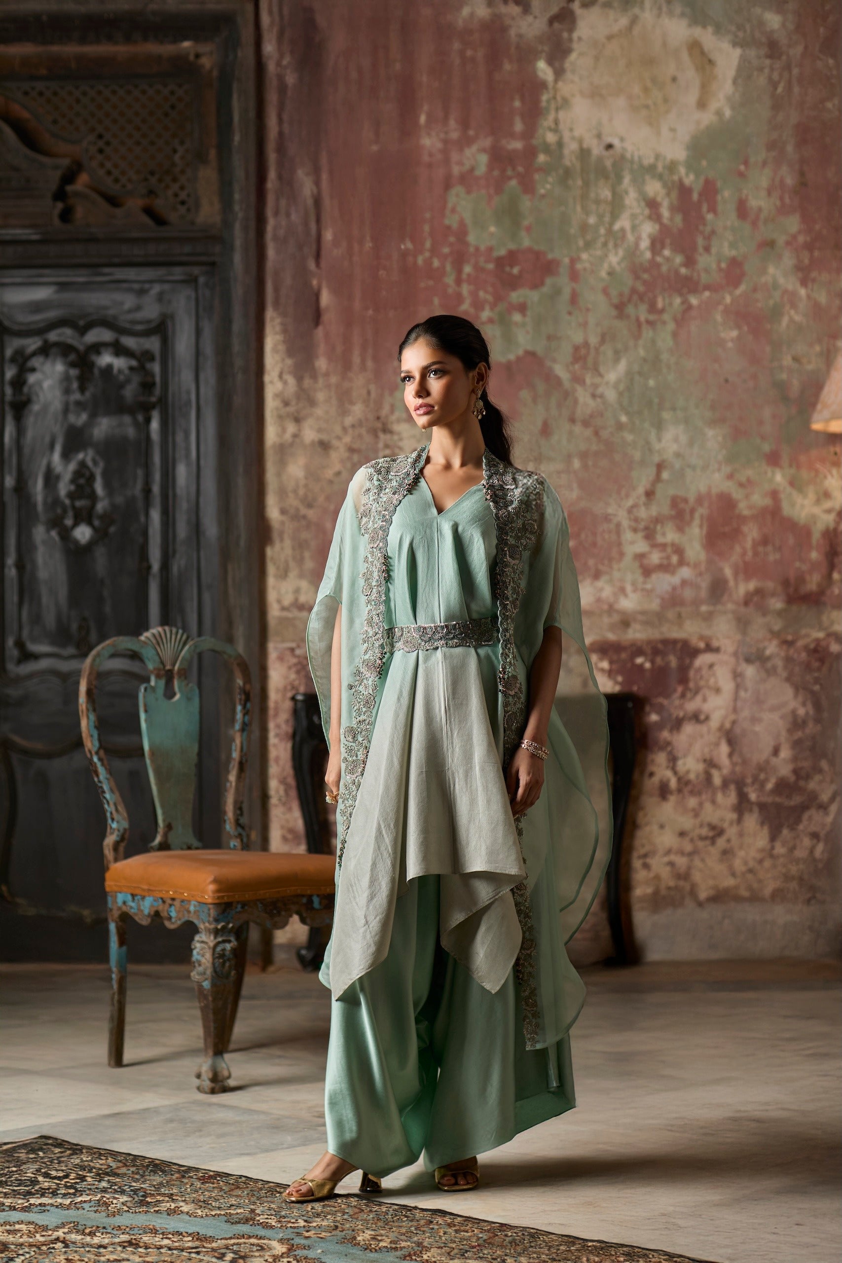 SN Green Thread Cape Set