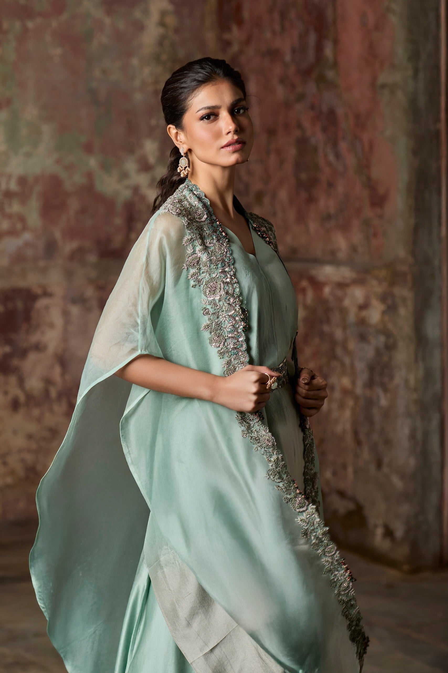 SN Green Thread Cape Set